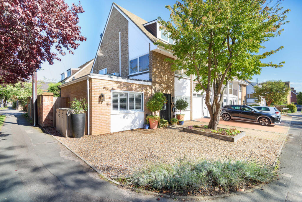 Main image of property: Beaufort Gardens, Marlow, SL7