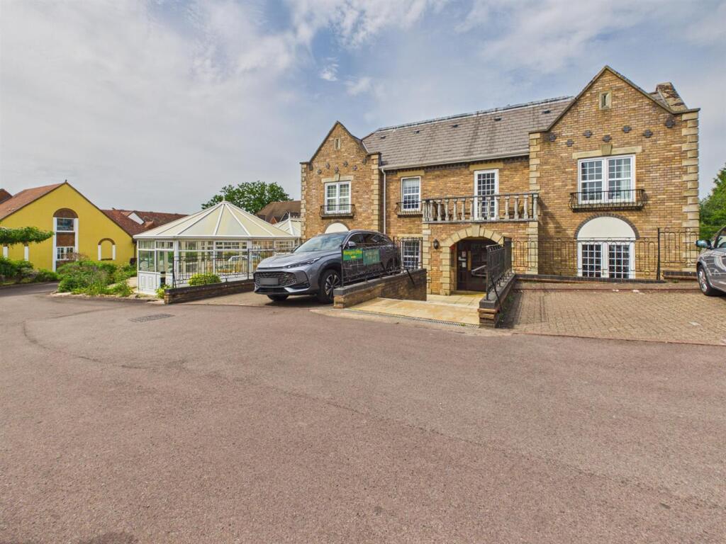 Main image of property: Park Lane, Tilehurst, Reading