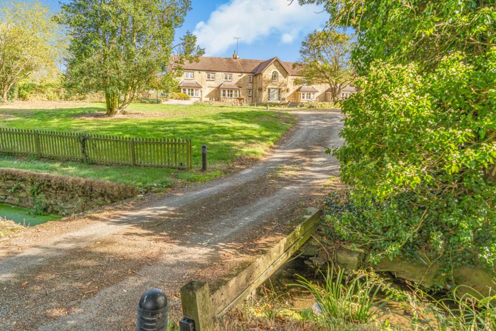 Main image of property: Petsoe End