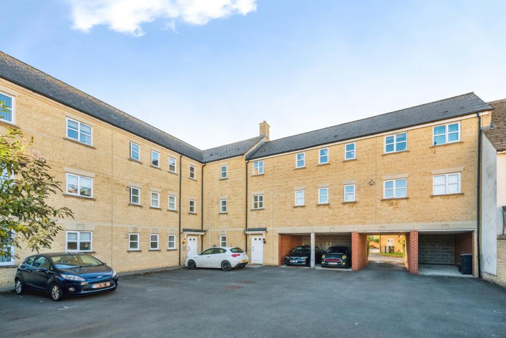 Main image of property: Elmhurst Way, Carterton, Oxfordshire, OX18