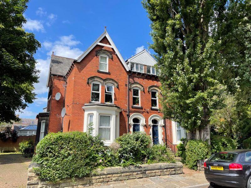 Main image of property: 14 Chapel Lane, Leeds