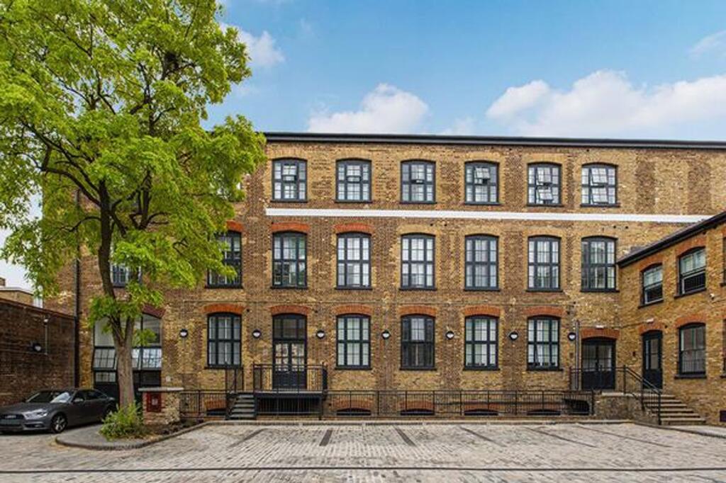 Main image of property: Clyde Square, Severn Court, E14