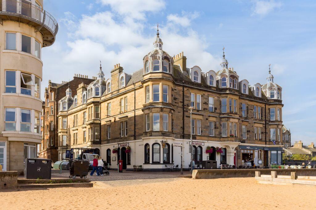 Main image of property: 26/1 Promenade, Portobello, EH15 1HH