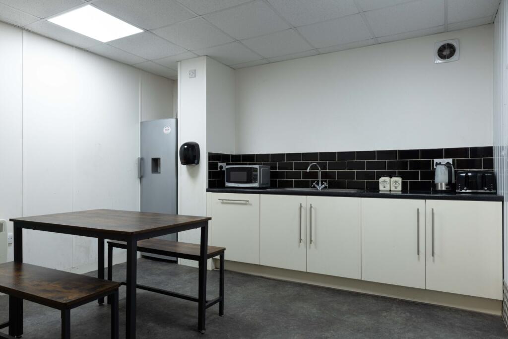 UNIT 6 Sutton Business Centre