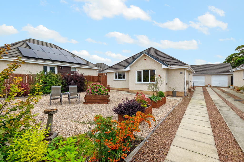 Main image of property: 22 Osborne Drive, Kincardine, Fife FK10 4RZ