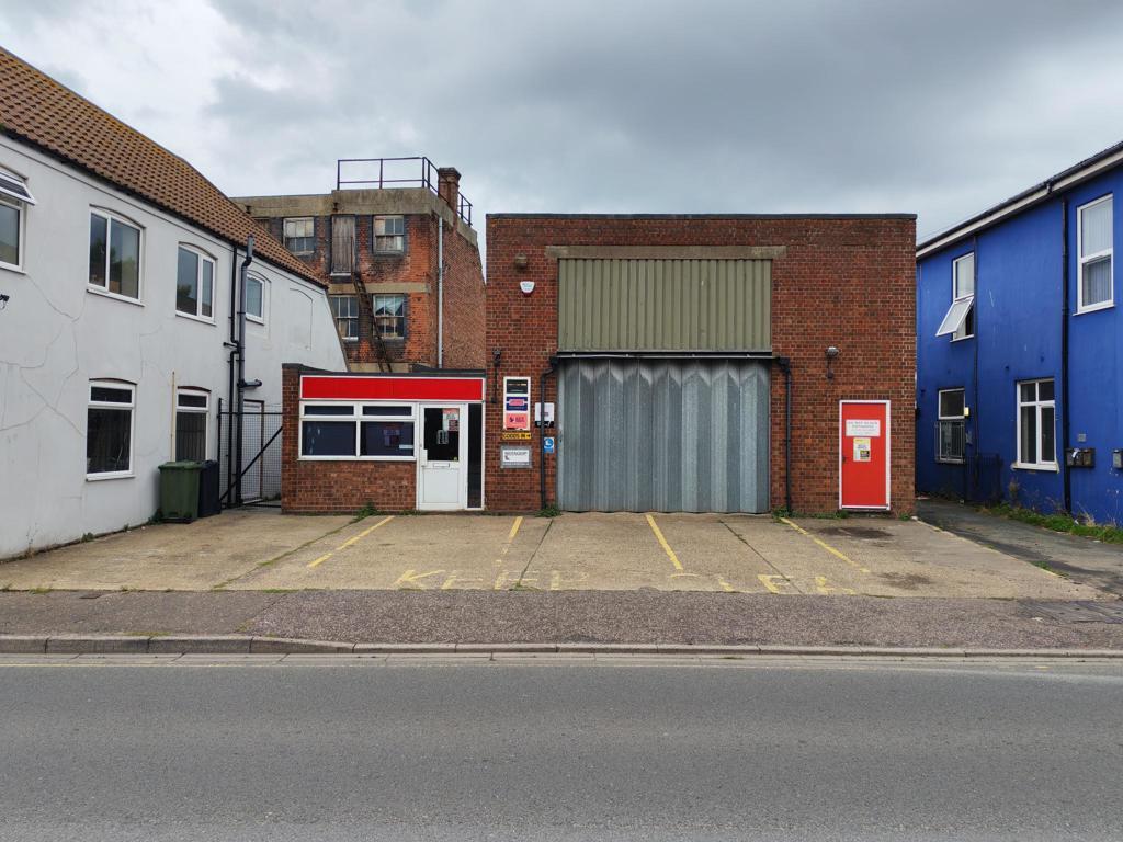 Main image of property: 19 Southgates Road, Great Yarmouth, Norfolk, NR30 3LJ