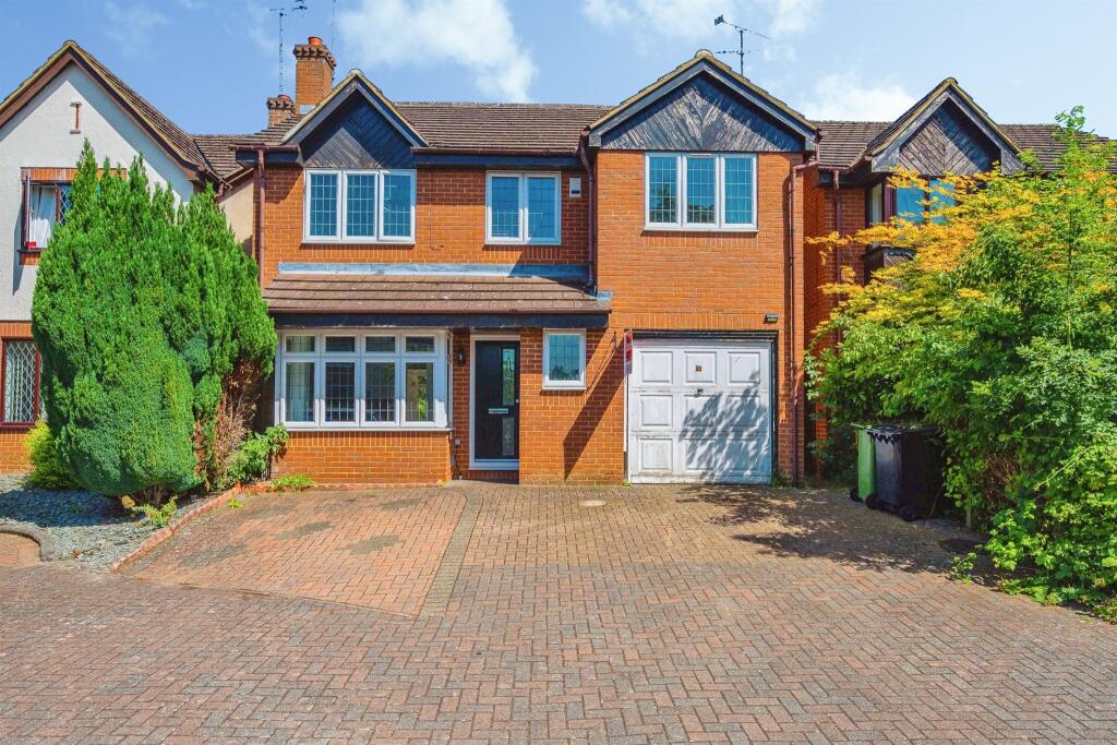 Main image of property: Lorimer Close, Luton