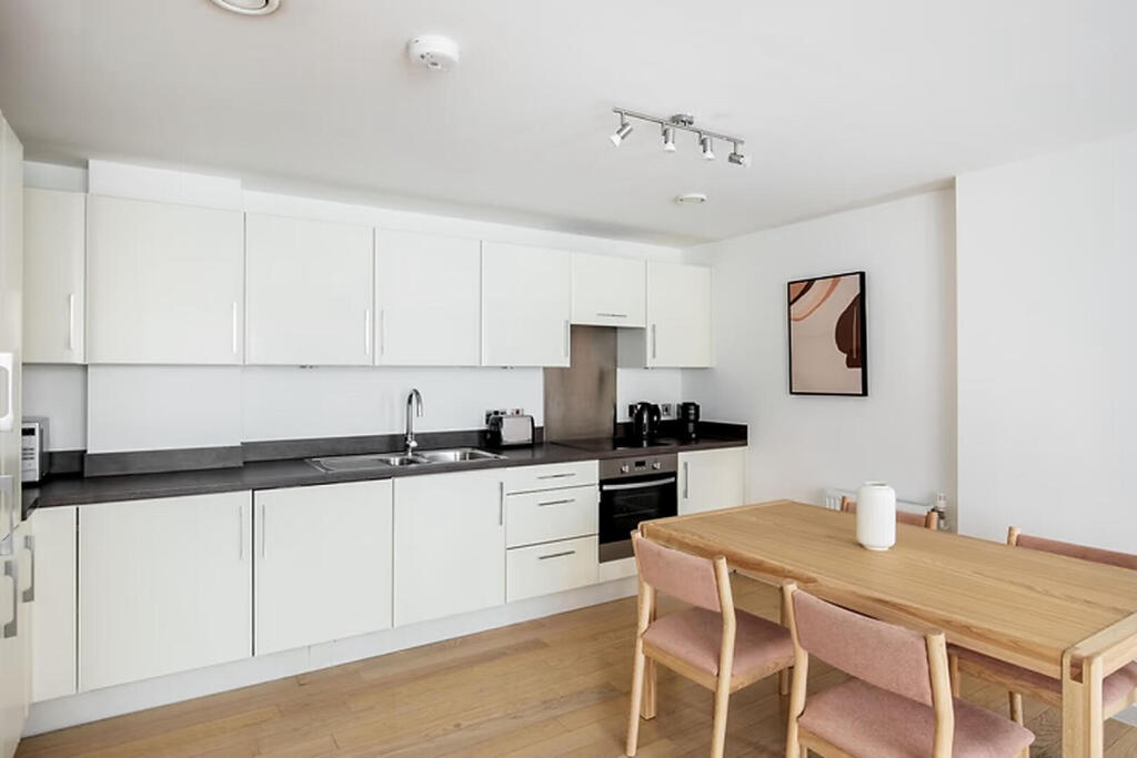 Main image of property: Shoreditch Heights, Britannia Walk, Islington, London, N1 7GN