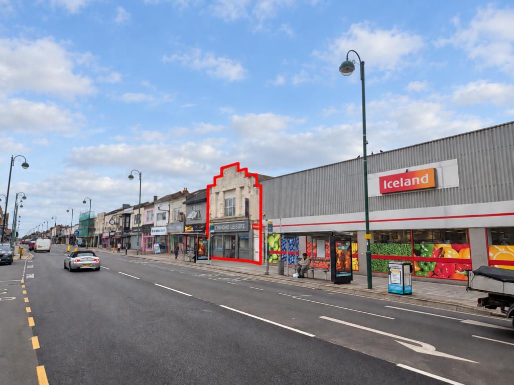Main image of property: Shirley High Street, Southampton, Hampshire, SO16 4EZ