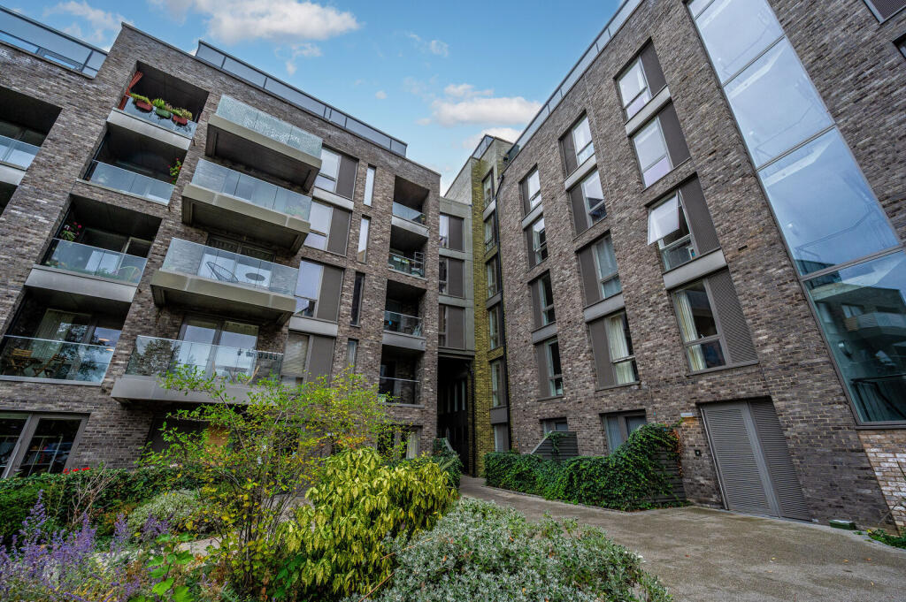 Main image of property: Woods Road, Peckham, London, SE15