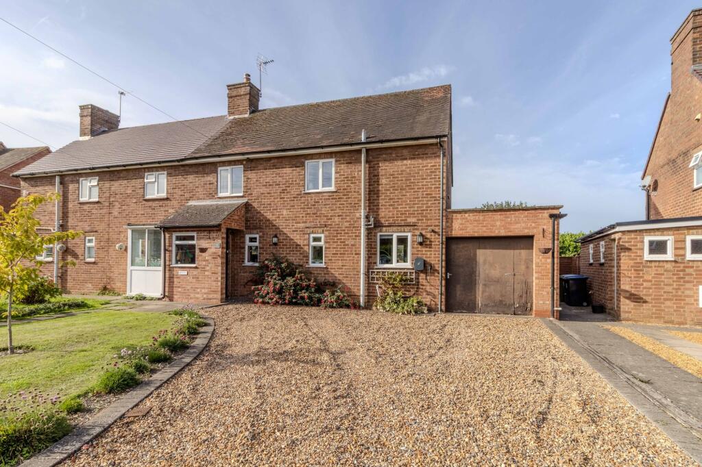 Main image of property: Manor Road, Harbury, CV33