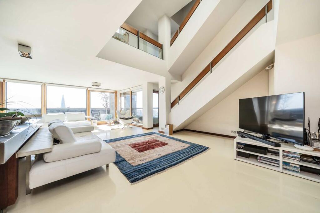 Main image of property: Cromwell Tower, Barbican