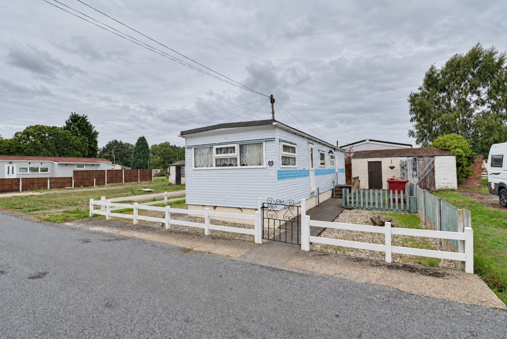 Main image of property: Parklands Mobile Homes, Scunthorpe, DN17