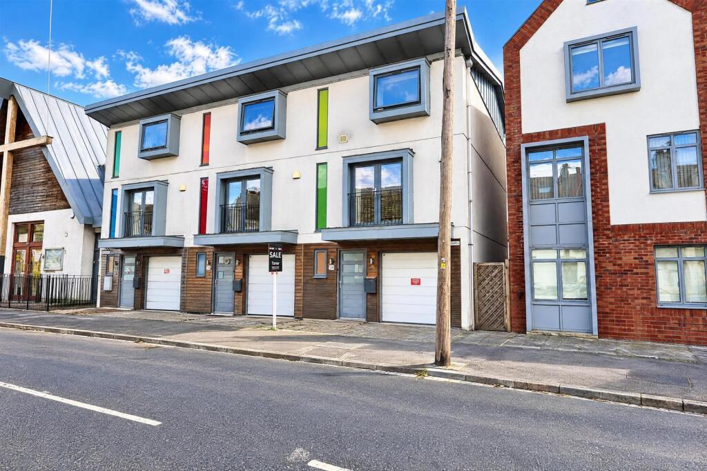 Main image of property: Pall Mall, Leigh-On-Sea