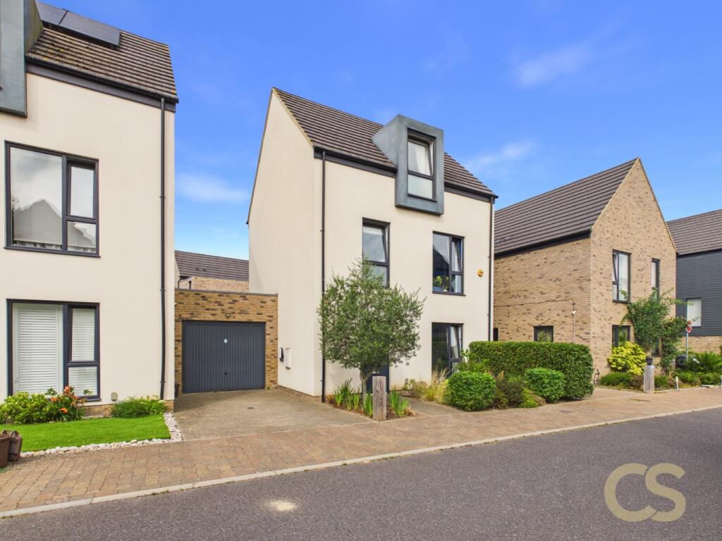 Main image of property: Markwick Avenue, Cheshunt, Hertfordshire, EN8 9FP