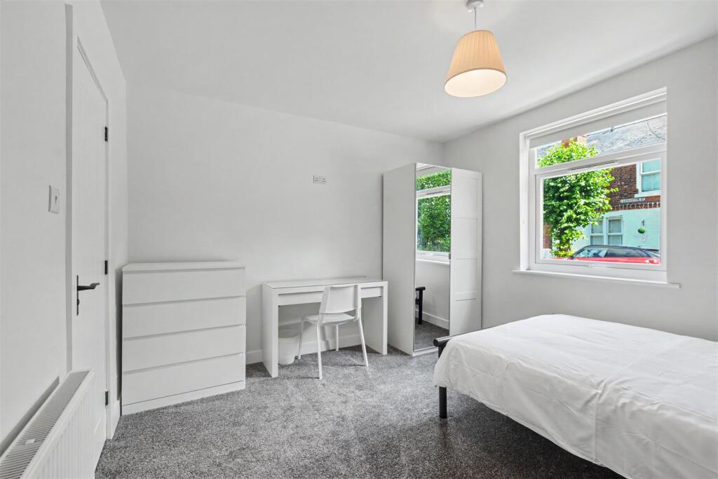 Main image of property: Carnarvon Street, Nottingham NG4 2FP