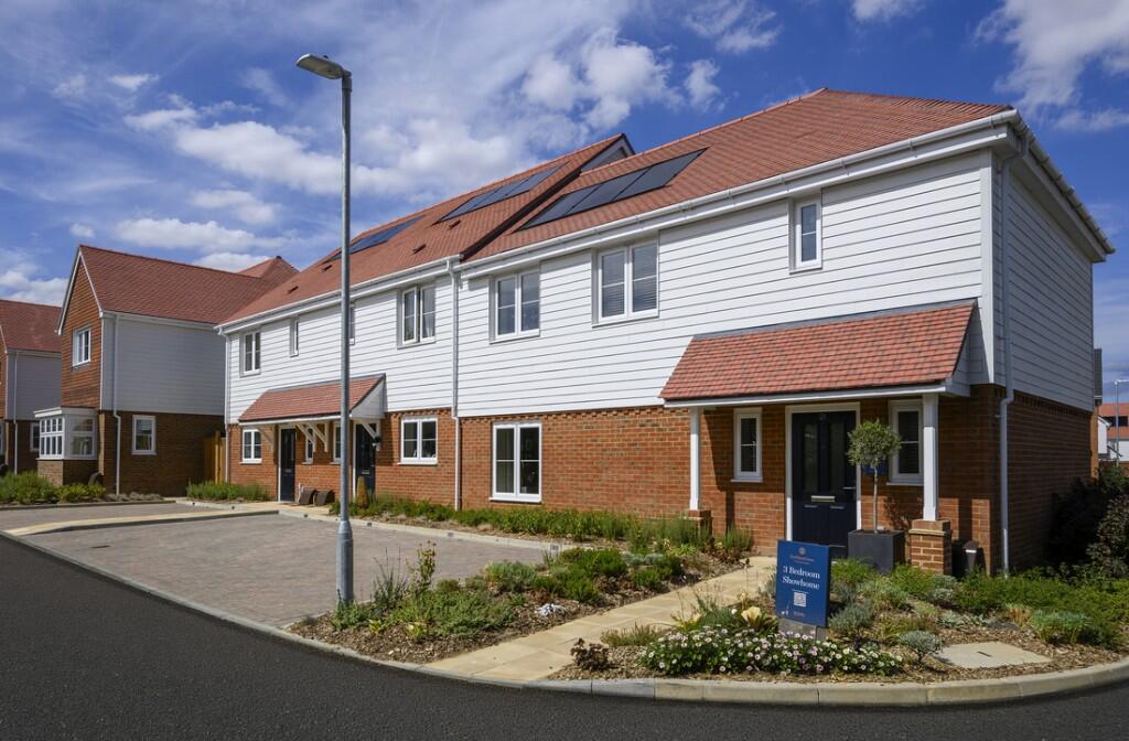 Main image of property: Badsell Road,
Paddock Wood,
Kent,
TN12 6LP