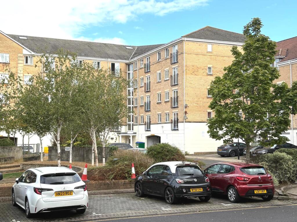 Main image of property: The Dell,Southampton,SO15