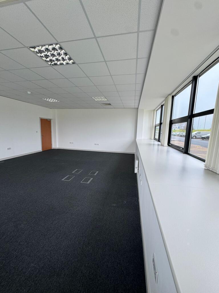 650 sqft office