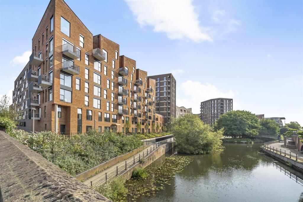 Main image of property: Kenavon Drive, Reading, RG1