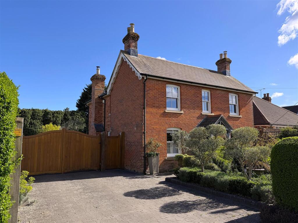 Main image of property: Oak Road, Dibden Purlieu, Southampton