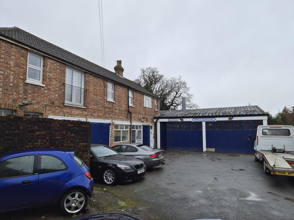 Main image of property: Marlborough Garage & The Loft Flat, Mount Ephraim, Tunbridge Wells, Kent, TN4 8BB