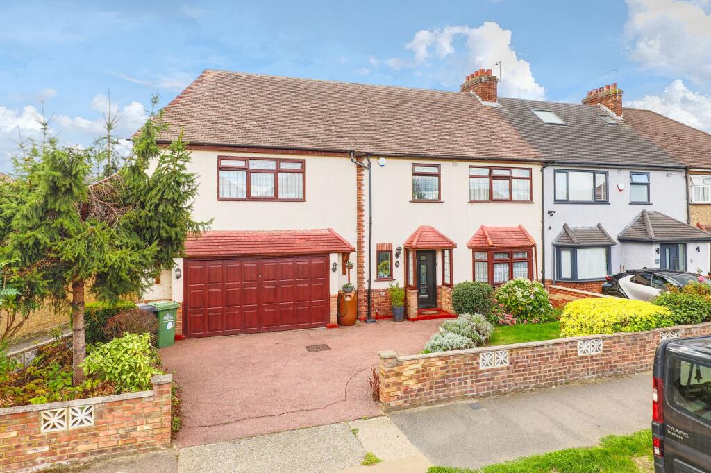 Main image of property: Hillview Gardens, Cheshunt, EN8