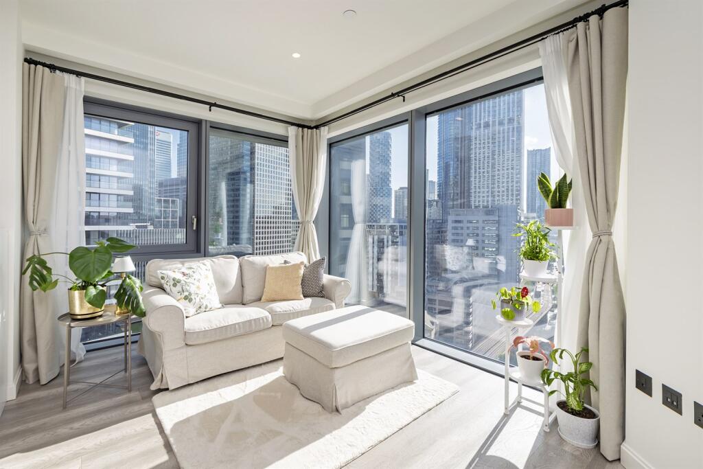 Main image of property: Aspen, Canary Wharf, Marsh Wall, E22