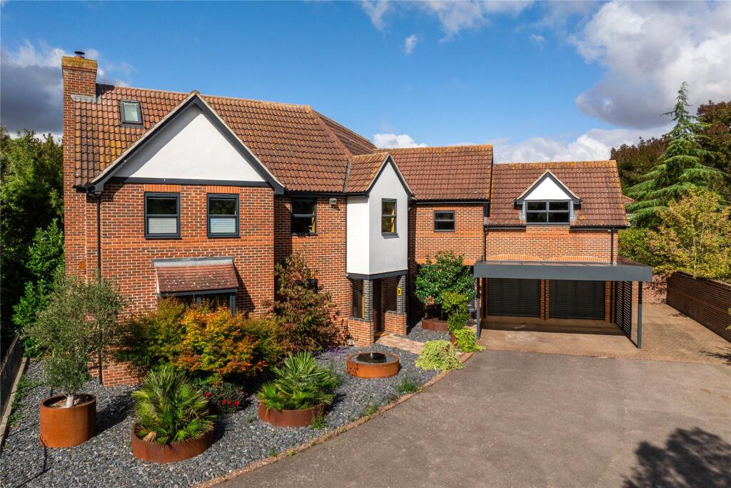 Main image of property: Landsborough Gate, Willen, Milton Keynes, Buckinghamshire, MK15