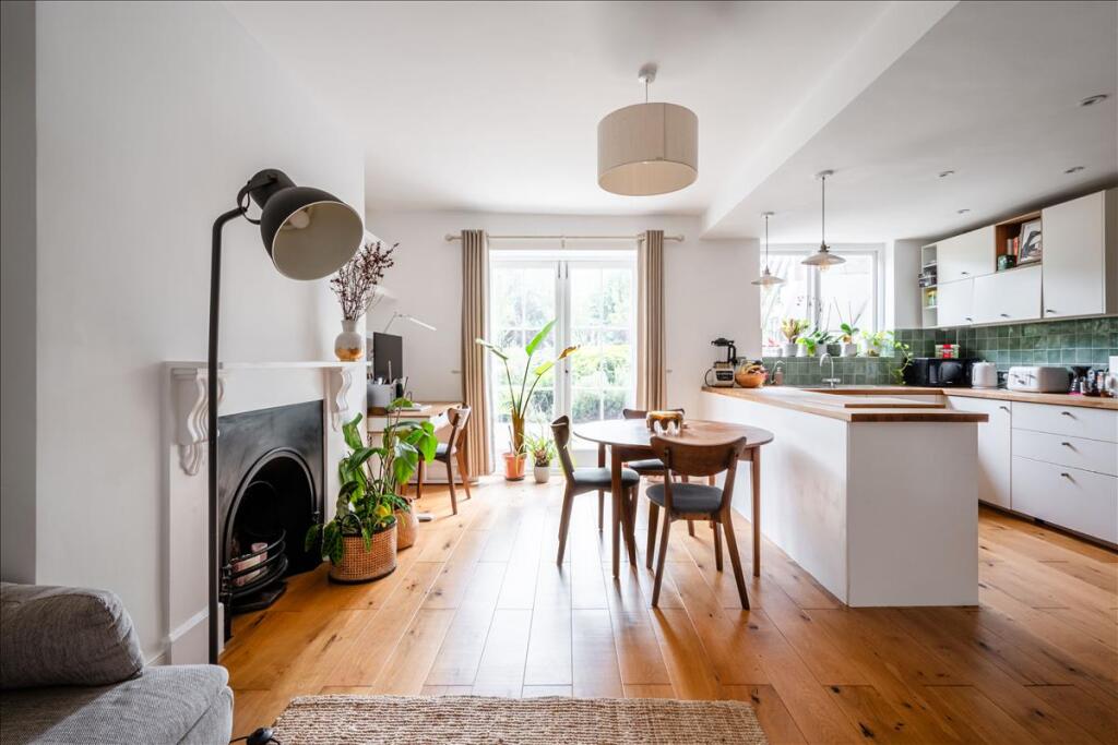 Main image of property: Colvestone Crescent, Dalston, E8