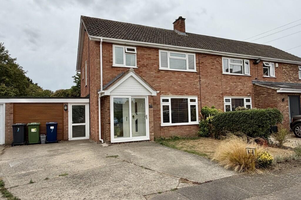 Main image of property: 7 York Close, Godmanchester, Cambridgeshire. PE29 2EB
