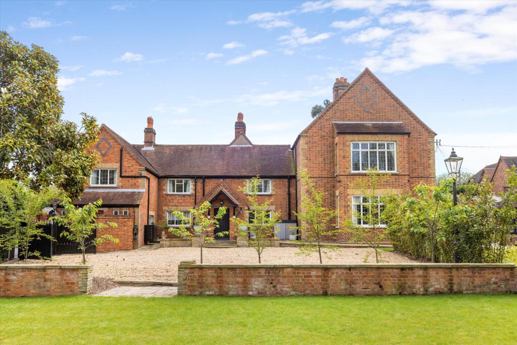 Main image of property: Maidenhead Road, Moss End, Warfield, Bracknell RG42