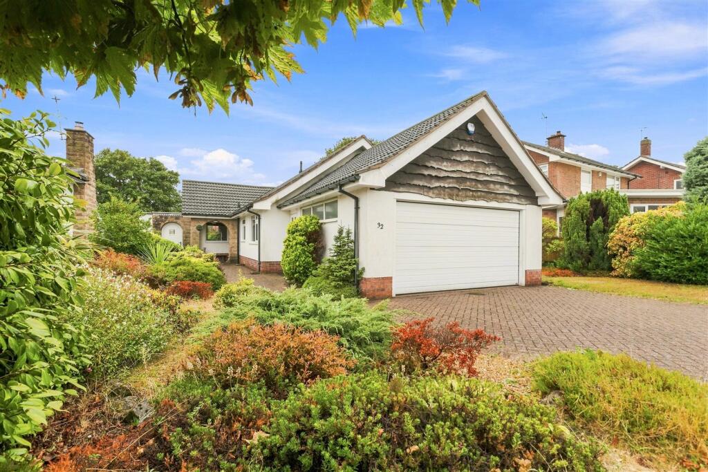 Main image of property: Dorchester Close, Mansfield