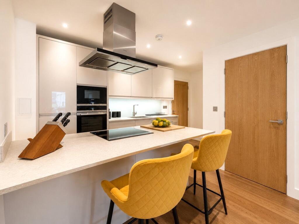Main image of property: Lismore Boulevard, London, NW9
