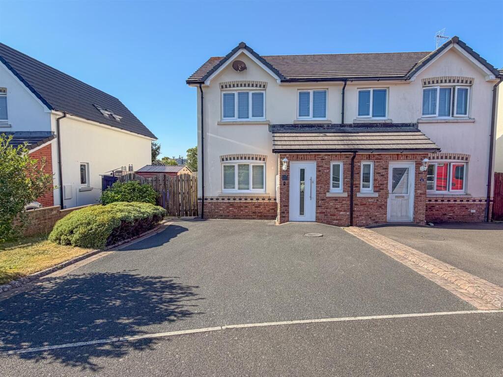 Main image of property: 17 Royal Park, Ramsey, Isle Of Man