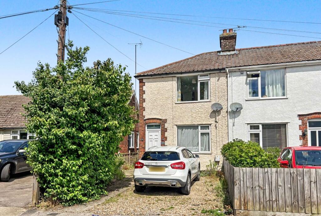 Main image of property: 114 Sproughton Road, Ipswich, Suffolk, IP1 5AH
