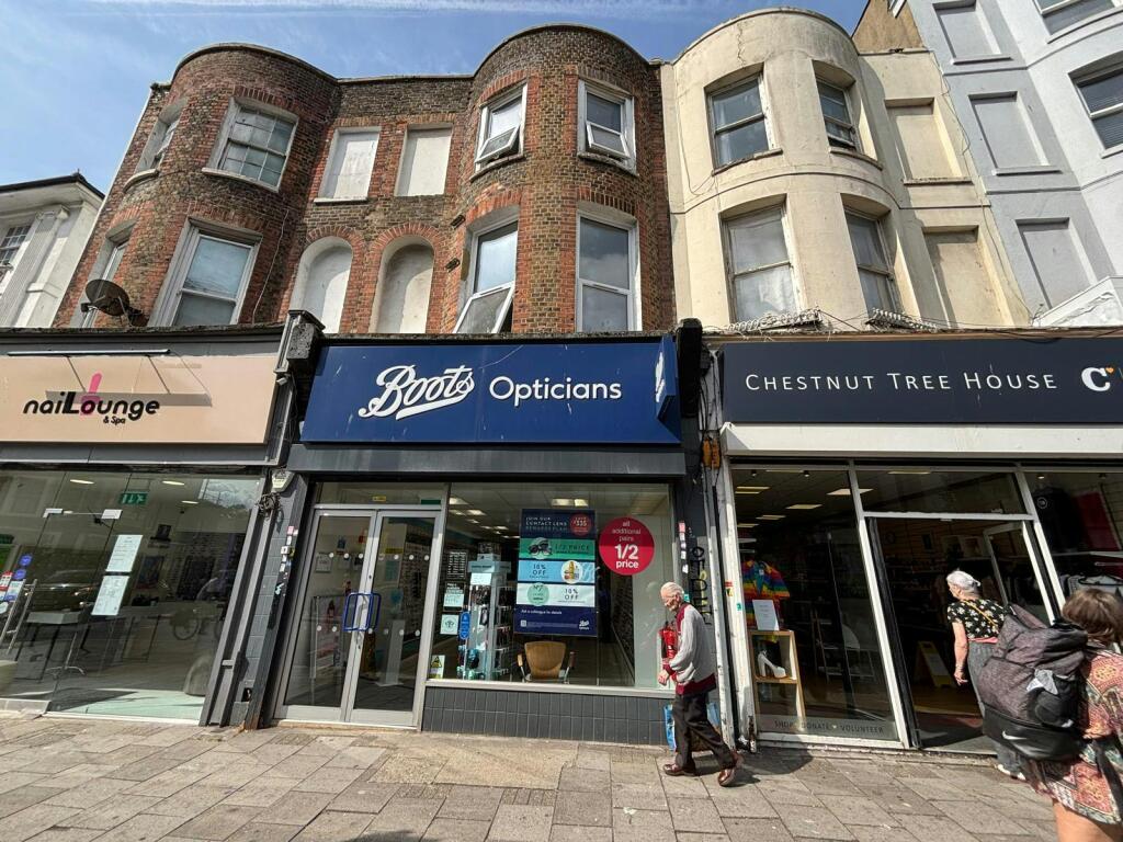 Main image of property: 39 London Road, Brighton, BN1 4JB