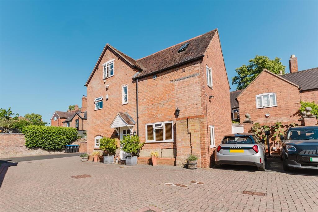Main image of property: West Street, Warwick