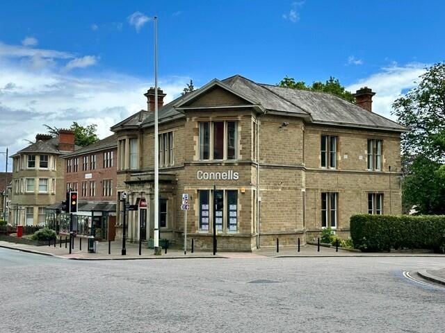 Main image of property: 32 Church Street, Malvern, Worcestershire 
