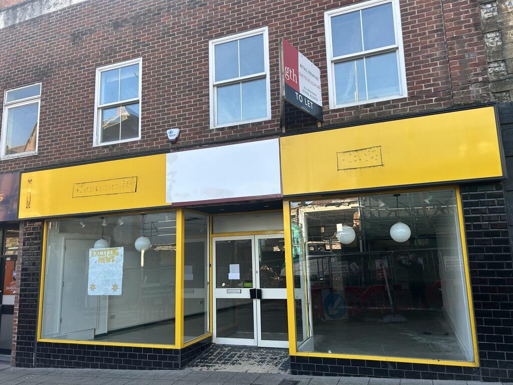 Main image of property: 48 Middle Street, Yeovil, Somerset, BA20