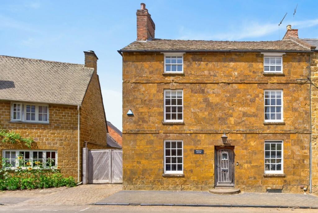 Main image of property: Bullring Deddington Banbury, Oxfordshire, OX15 0TT