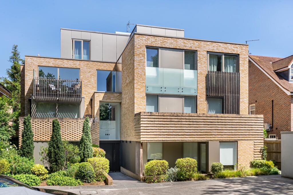 Main image of property: 143 London Road, St Albans, AL1