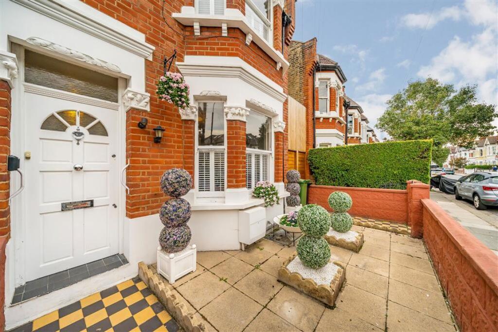 Main image of property: Kenyon Street, London