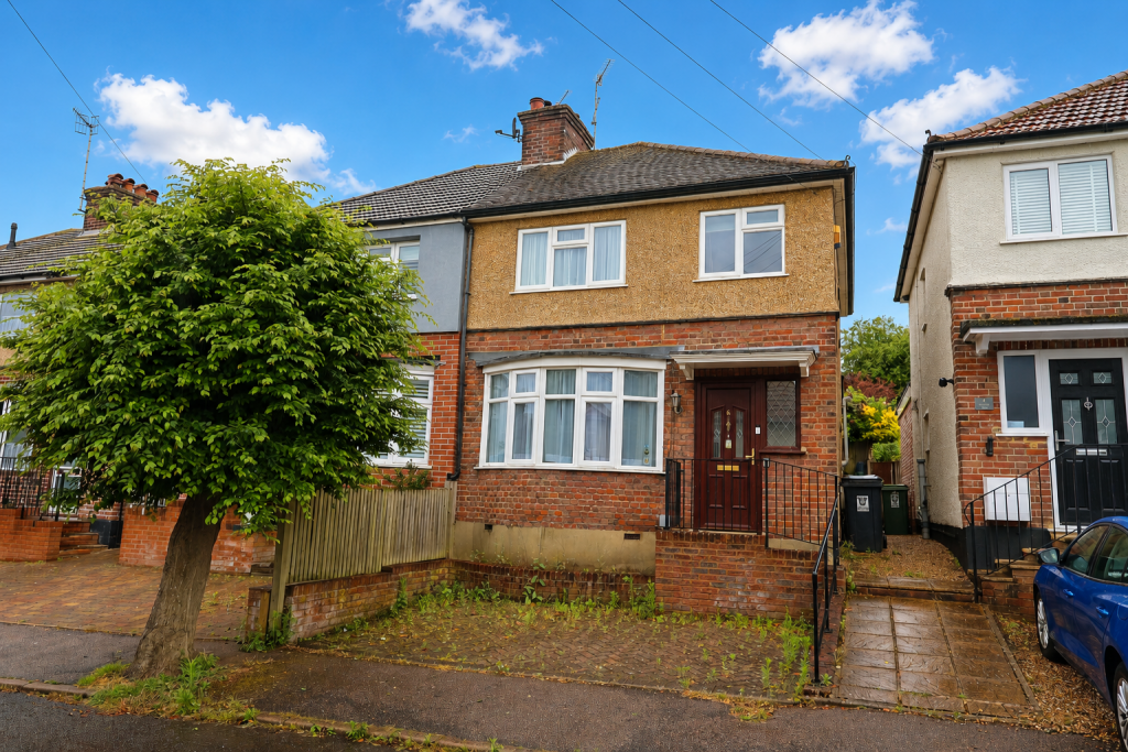 Main image of property: Rockliffe Avenue, Kings Langley, Hertfordshire, WD4 8DR