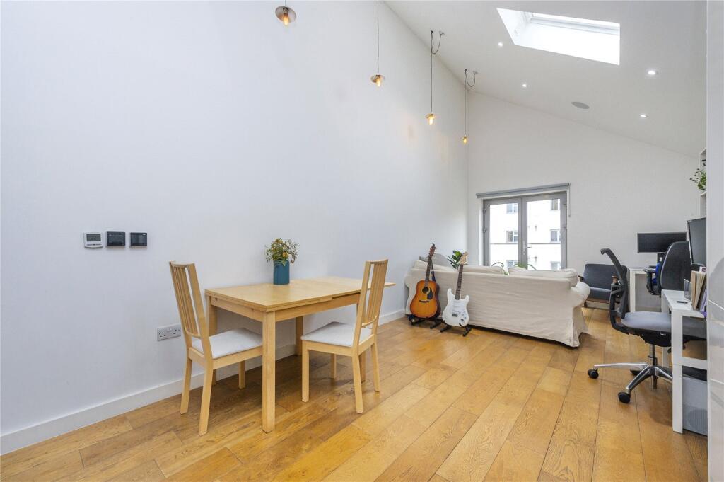 Main image of property: Oasis Court, 
37 Mile End Road, E1