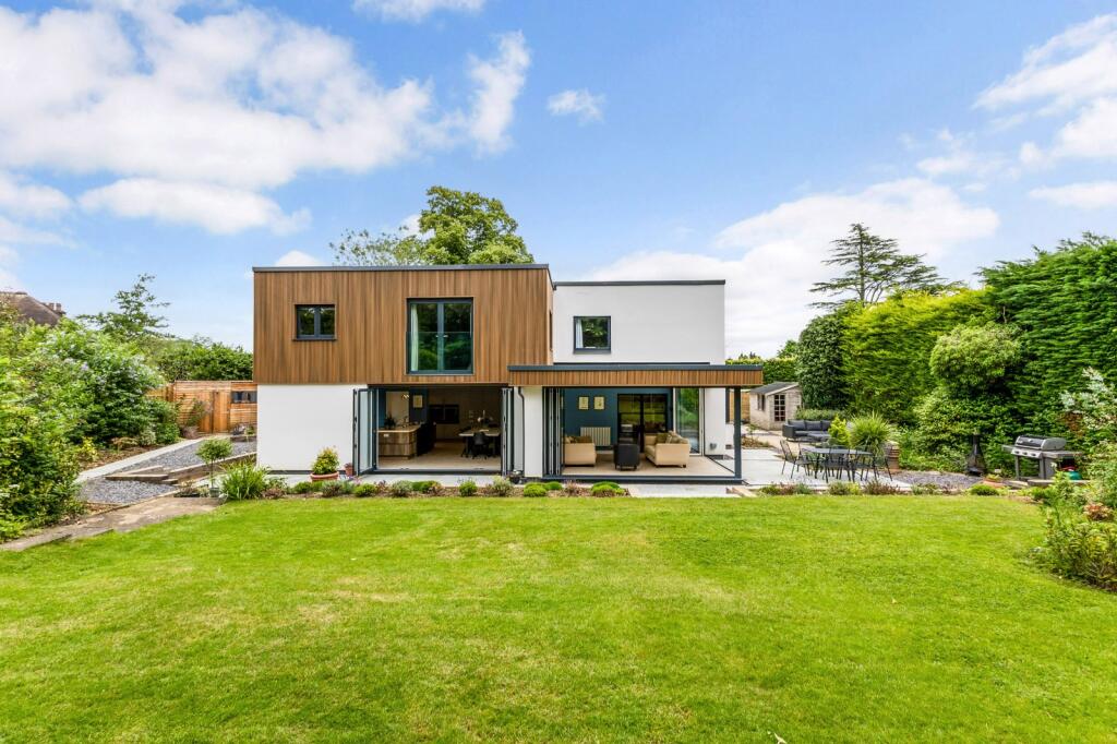 Main image of property: Moreton End Lane, Harpenden, Hertfordshire
