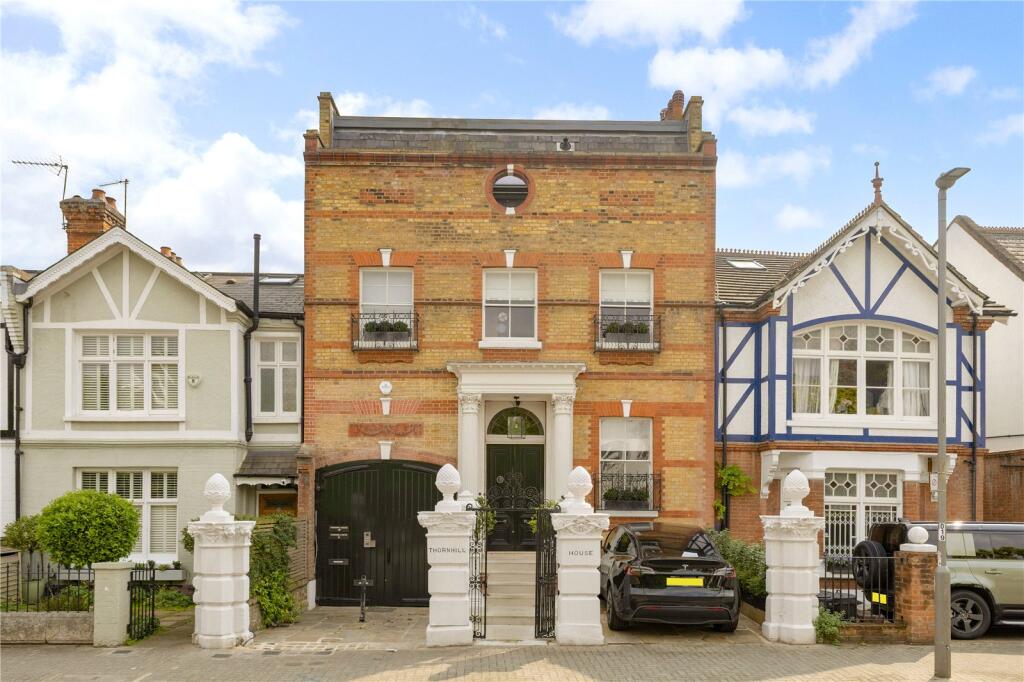 Main image of property: Thornhill Mews, Deodar Road, Putney, London, SW15