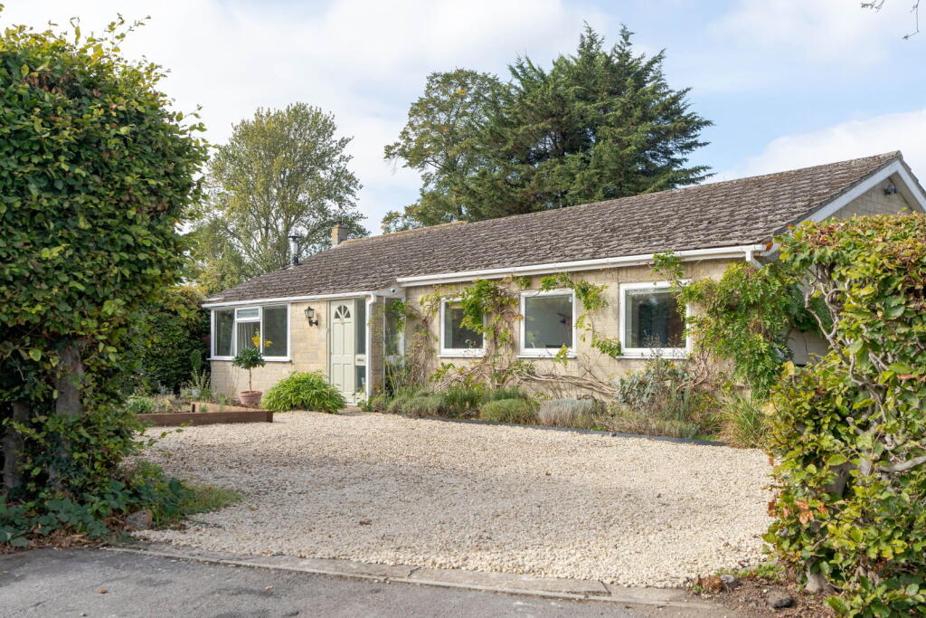 Main image of property: Plough Close, Shillingford, OX10 7EX