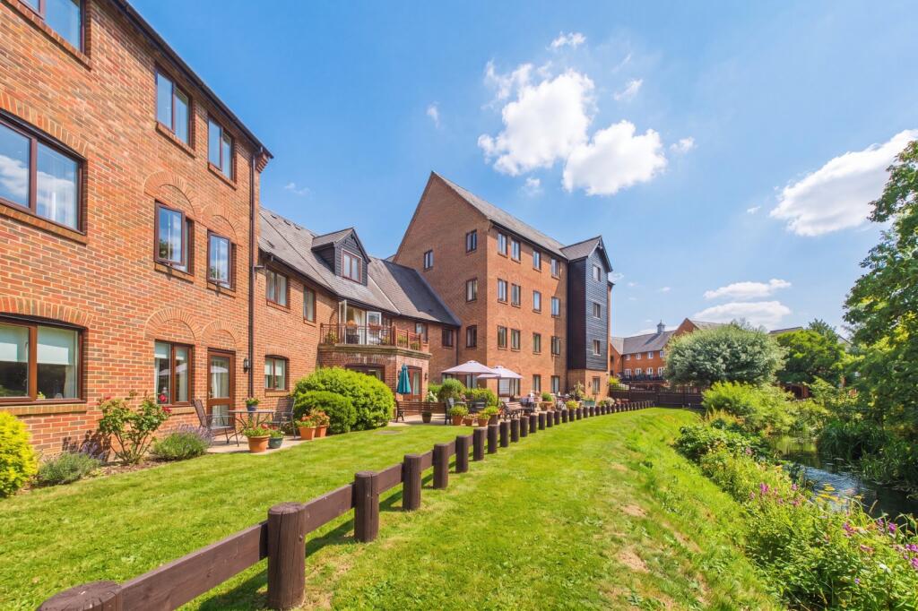 Main image of property: Silk Lane, Twyford, Reading, Berkshire, RG10