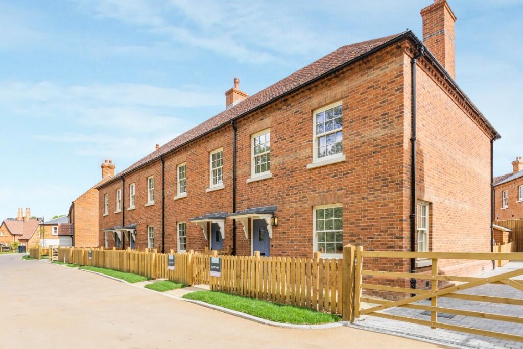 Main image of property: Chequers
Welwyn Garden City
AL9 5NX